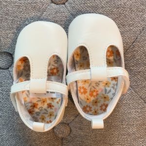 NWOT Baby shoes